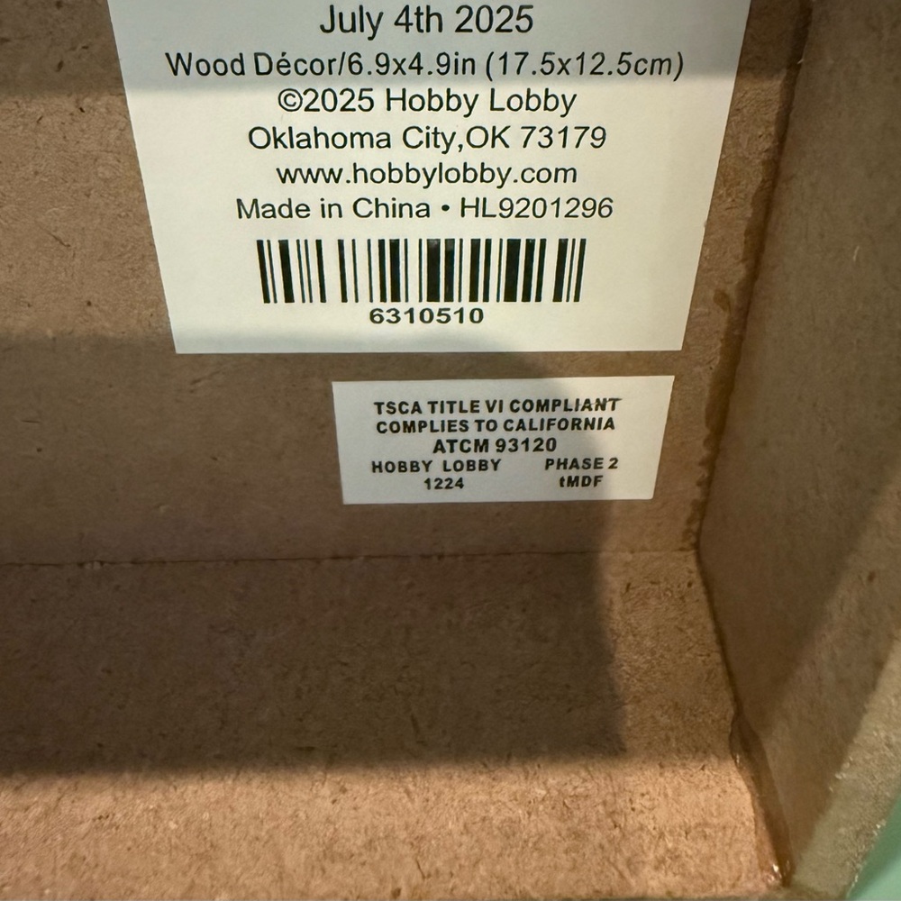 Patriotic Dogs and American Flag Paw Print Wood Decorations- Set of 2- NWT - Picture 4 of 5